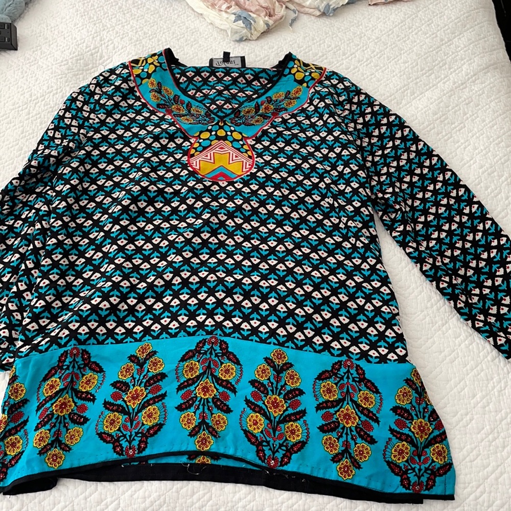 Tolani size small top